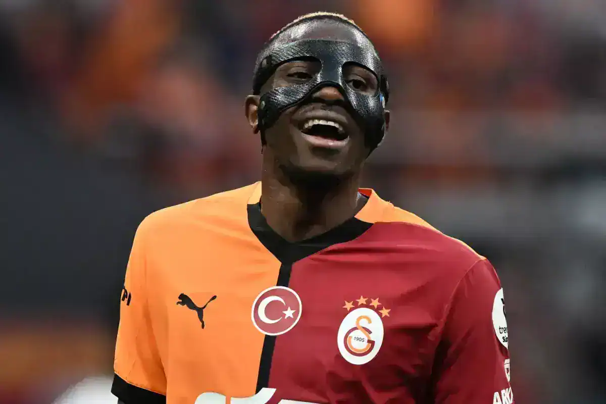 galatasaray-taraftarini-yikan-victor-osimhen-18661484_9822_amp.jpg