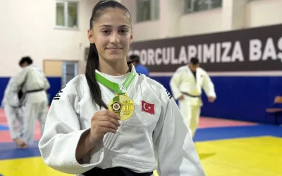 Fatma Zehra, İsrail’i yenerek kazandığı madalyayı Filistin’e adadı.