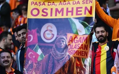 Osimhen için hazırlanan etkileyici pankartlar tribünleri süslüyor