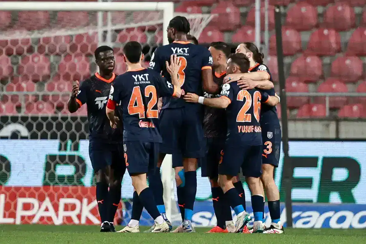 rams-basaksehir-atakas-hatayspor-u-4-golle-gecti-18585804_2403_amp.jpg