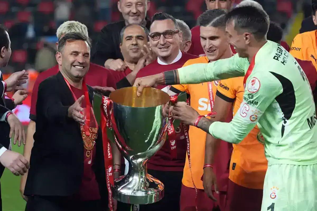 sampiyon-teknik-adam-okan-buruk-tan-fenerbahce-18630355_5158_amp.jpg