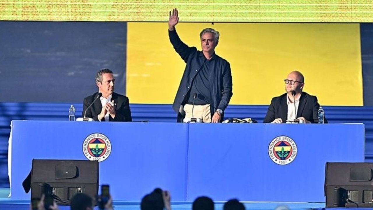 Fenerbahçe'de imza töreni gecikti!