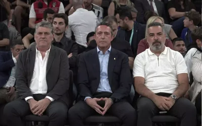 Beşiktaş-Fenerbahçe derbisinde olay! Ali Koç locaya koştu.