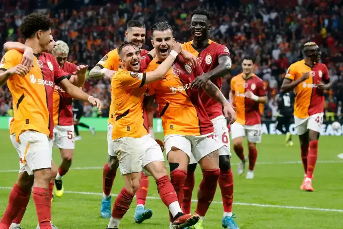 iki-katini-onerdiler-galatasaray-in-yildizina-18728688_5026_amp.jpg