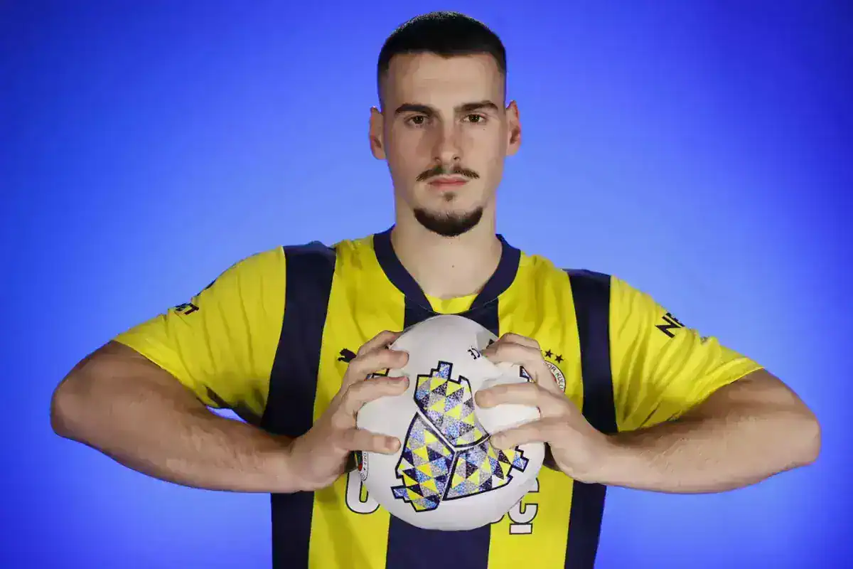 ognjen-mimovic-fenerbahce-yi-sildi-takimdan-18738448_8380_amp.jpg
