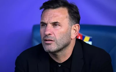 Okan Buruk önünde bekleyen futbolcu adayları var