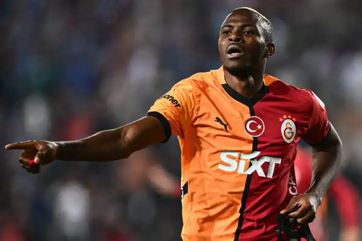 dunyaca-unlu-yildiz-saskina-dondu-galatasaray-a-18866772_296_amp.jpg