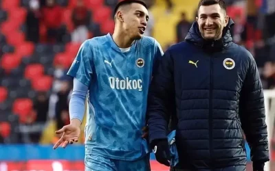 Fenerbahçe’yi terk ettiğini yeni takımında görsel ile duyurdu