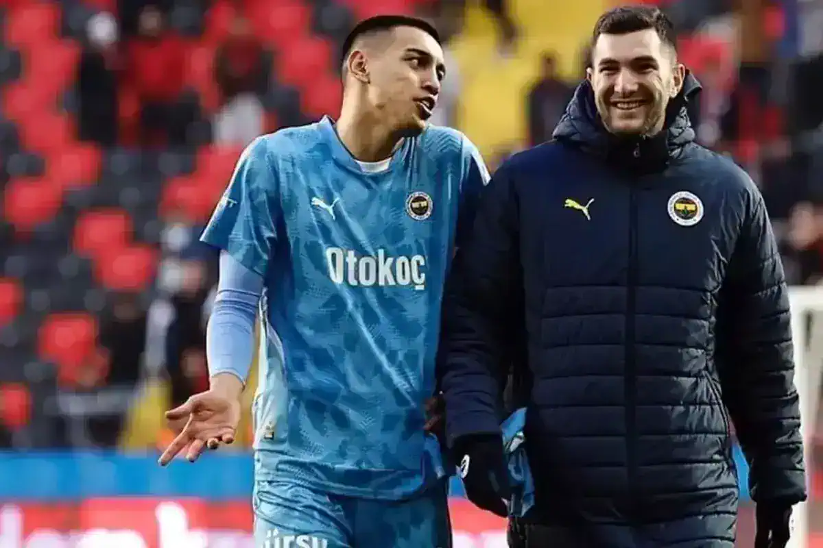 fenerbahce-den-ayrildigini-yeni-takimiyla-18820831_8512_amp.jpg