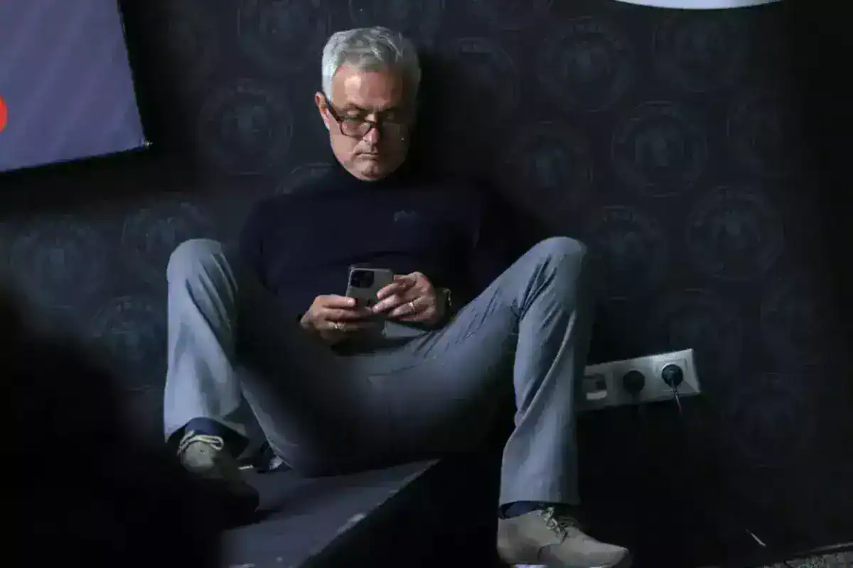 mourinho-tek-telefonla-ikna-etti-25-milyon-18816204_2891_amp.jpg