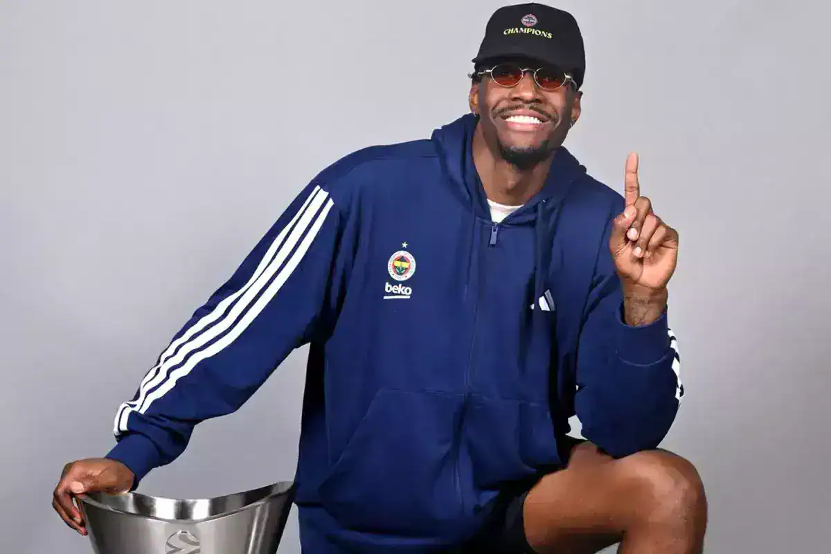nigel-hayes-davis-fenerbahce-ye-ataturk-un-18829892_8321_amp.jpg