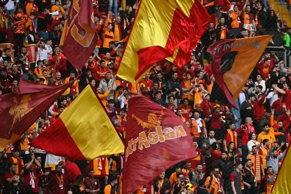 takimda-kimse-kalmadi-galatasaray-da-18-ayrilik-18866709_3852_amp.jpg