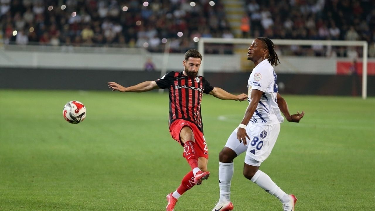 Arca Çorum FK, SMS Grup Sarıyer'i 2-1 Yendi