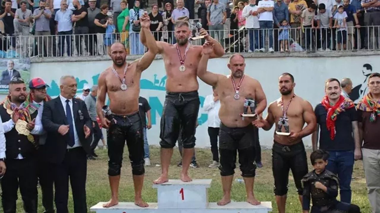 Domaniç Yağlı Pehlivan Güreşleri'nde Nedim Gürel Başpehlivan oldu