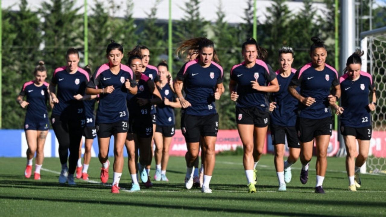 FOMGET Kadın Futbol Takımı, CL Finali İçin Hazır!