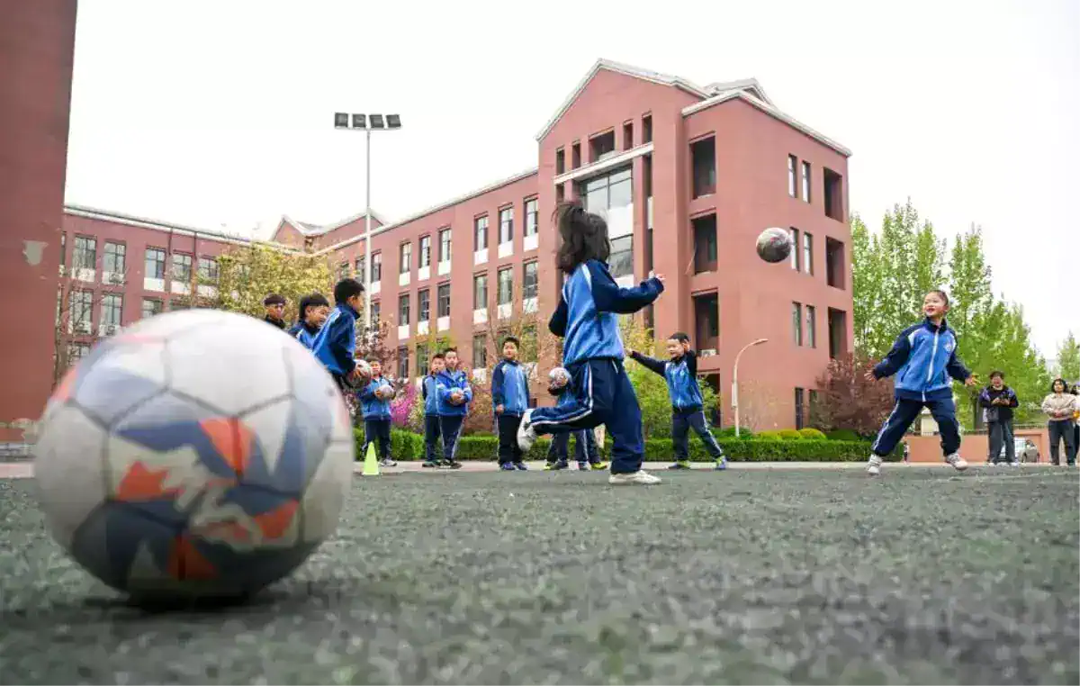 cin-futbolun-gelisimini-ve-genclerin-egitimin-18907143_amp.jpg
