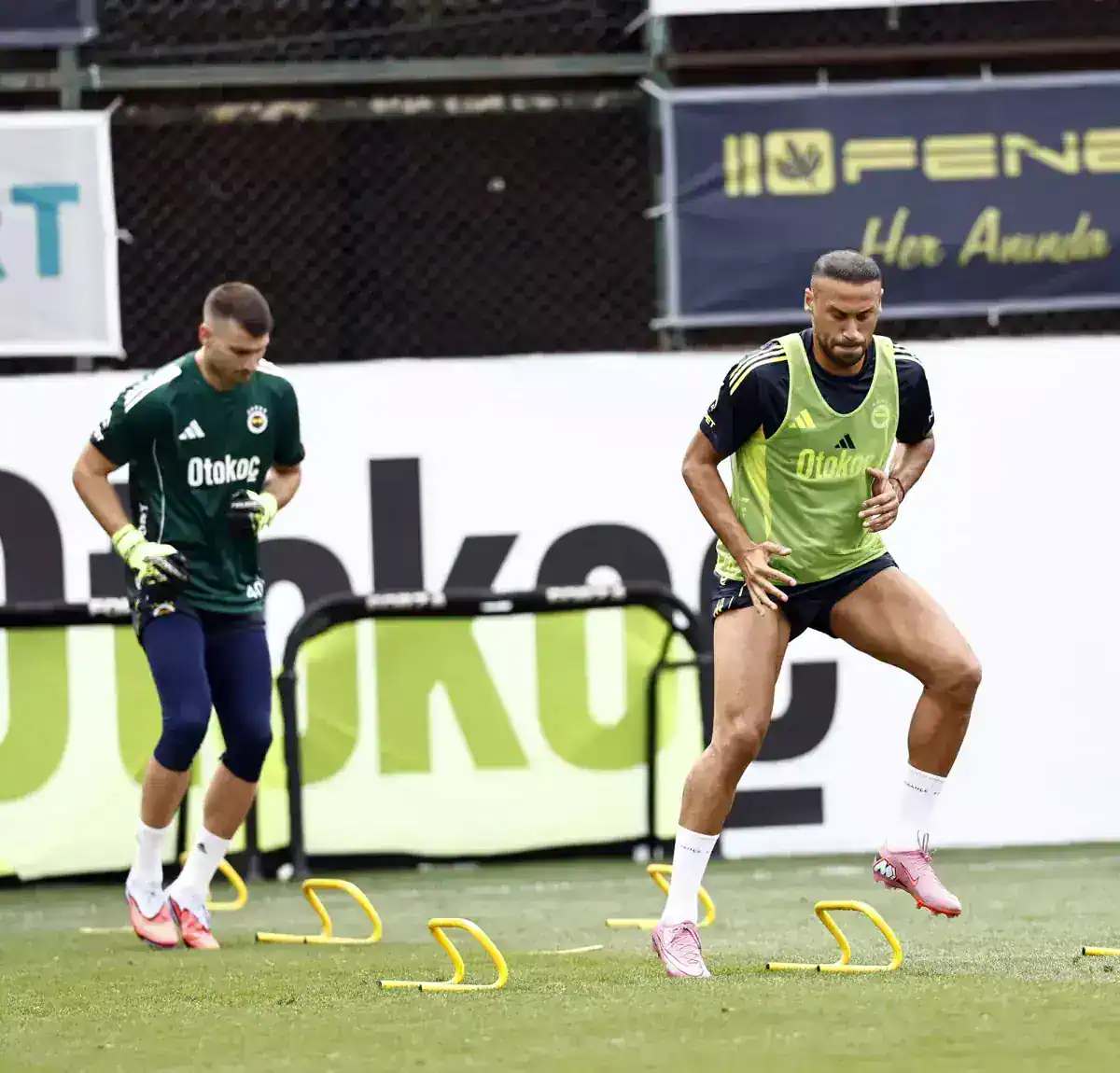 fenerbahce-de-feyenoord-maci-hazirliklari-bas-18906948_amp.jpg