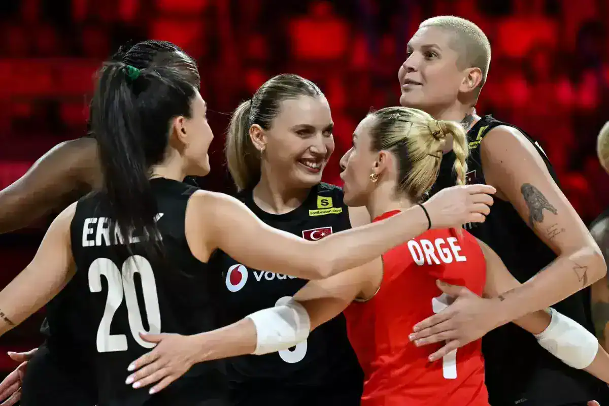 filenin-sultanlari-dunya-voleybol-sampiyonasi-18980413_5342_amp.jpg
