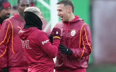 Galatasaray’dan ayrılan futbolcu ailesiyle birlikte Türkiye’yi terk etti.