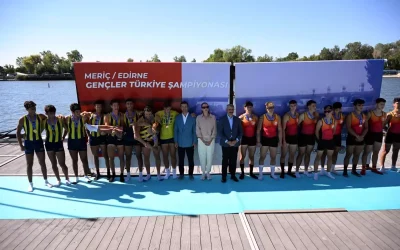 Gençler Türkiye Kürek Şampiyonasında Fenerbahçe ve Beşiktaş Liderlik Yarışında