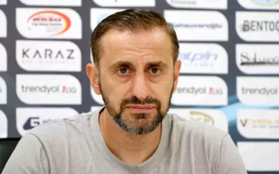 Erzurumspor Teknik Direktöründen Taraftarlara Galibiyet Hediyesi