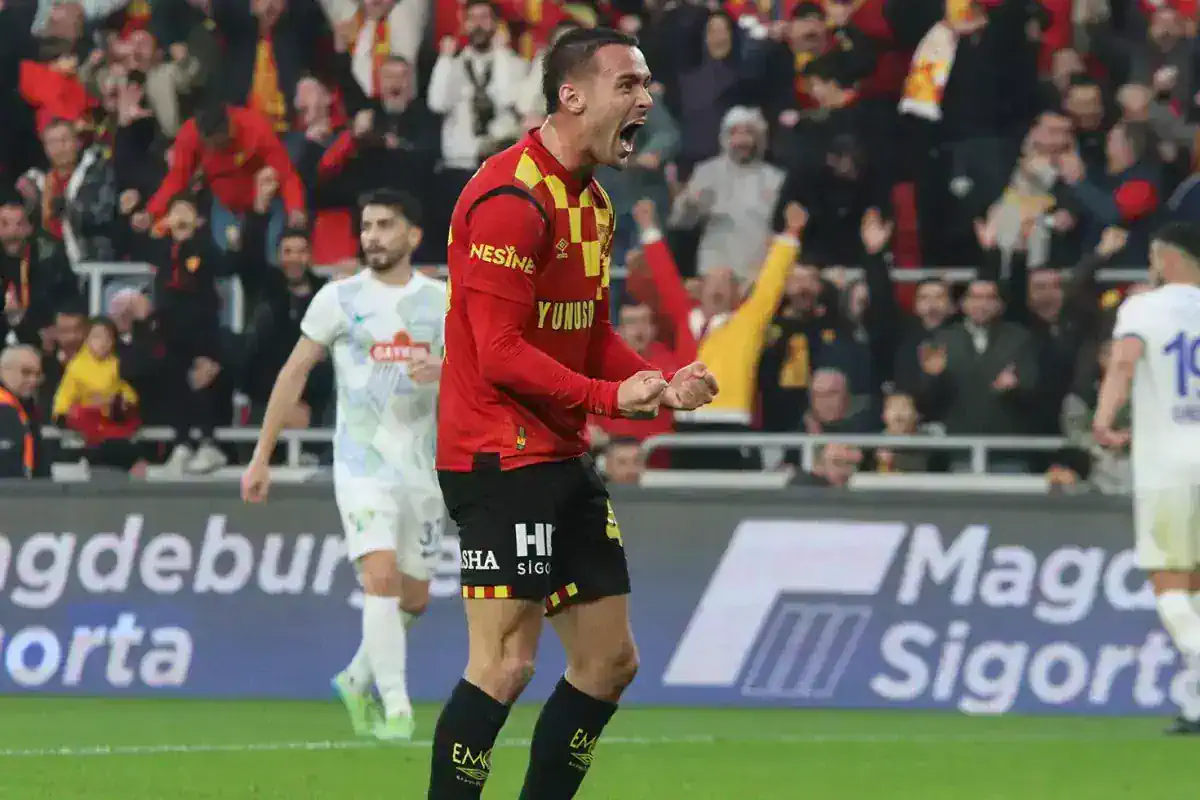 super-lig-den-suudi-arabistan-a-bir-transfer-daha-18912093_9202_amp.jpg