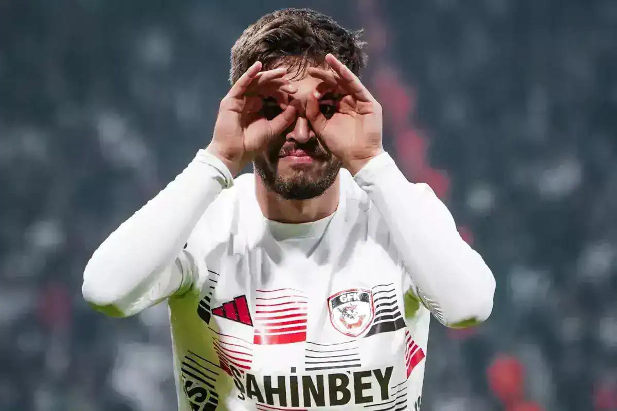 super-lig-devinden-arda-kizildag-surprizi-18912063_9883_amp.jpg