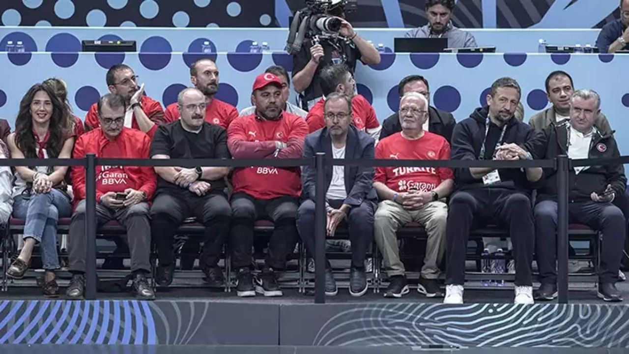Bakan Bak 12 Dev Adam Şampiyonluğa Koşuyor!
