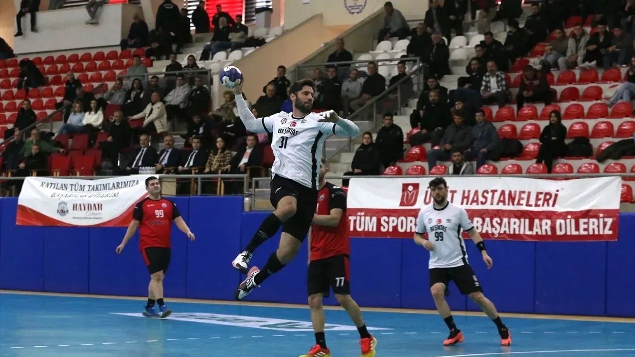 Beşiktaş, Mihalıççık Belediyespor'u 34-25 mağlup ederek üst üste galibiyetlerini artırdı.