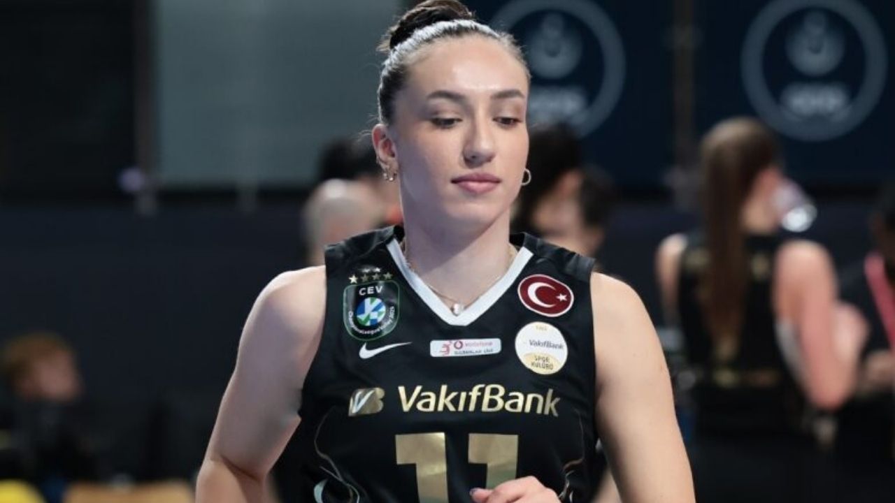 VakıfBank Spor Kulübü'nden Sıla Çalışkan Sakatlık Yaşadı