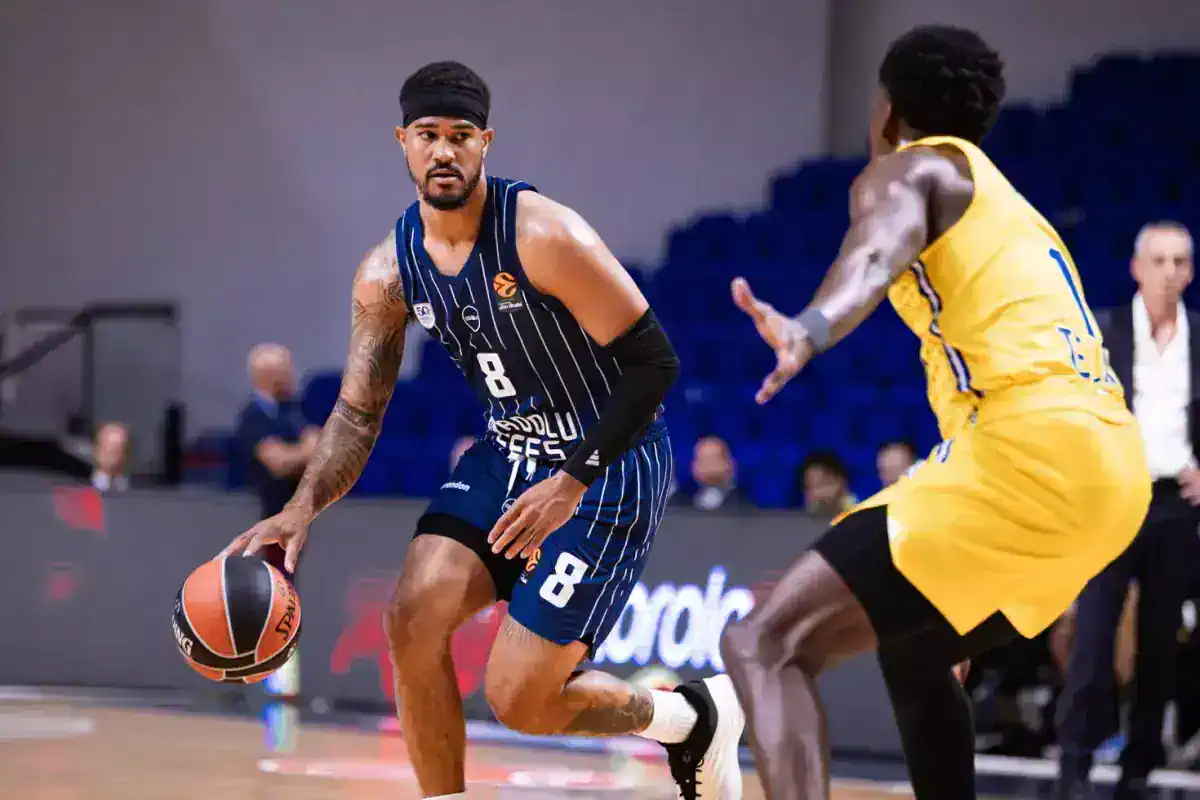 anadolu-efes-euroleague-e-galibiyetle-basladi-19103805_2517_amp.jpg