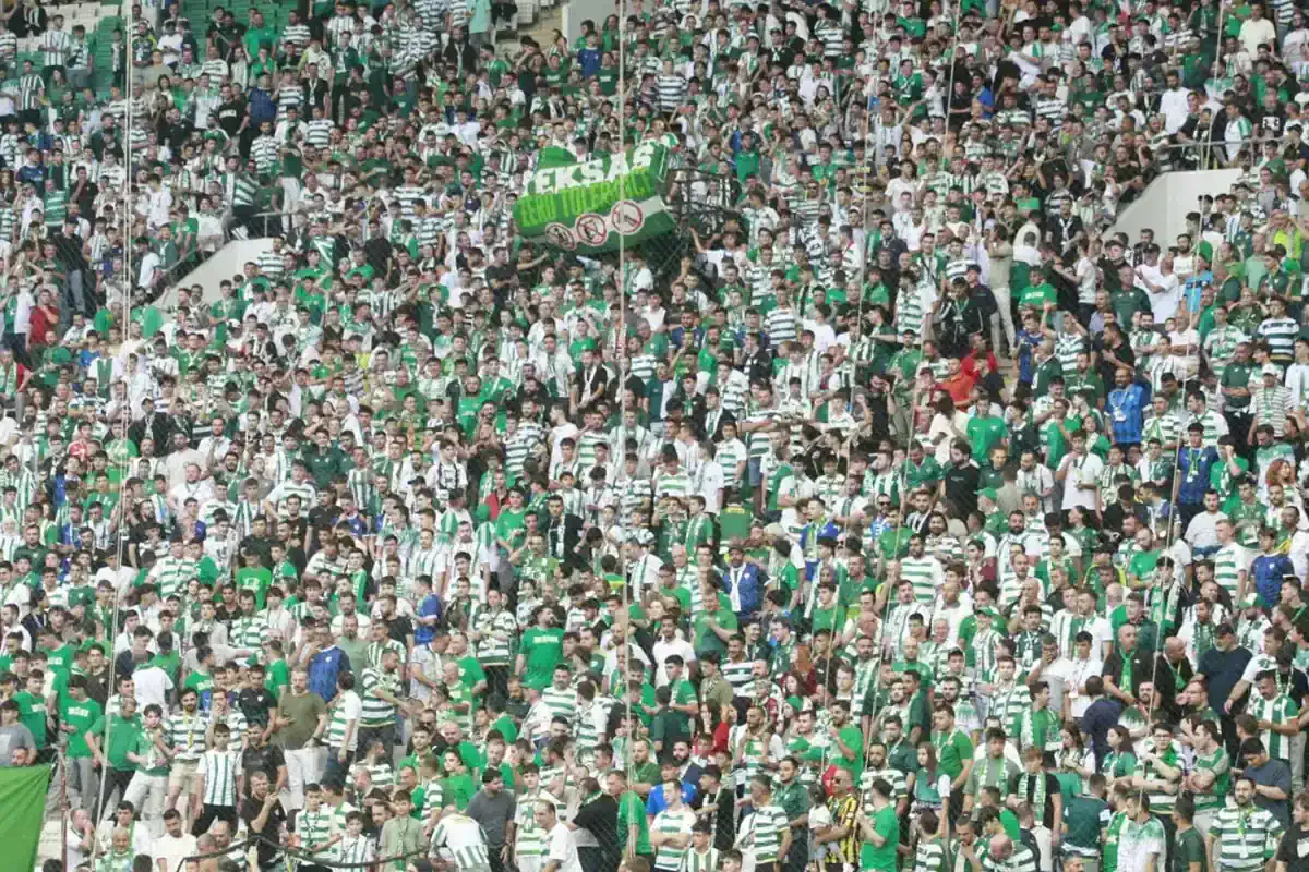 bursaspor-taraftarindan-tarihi-basari-19051717_5435_amp.jpg
