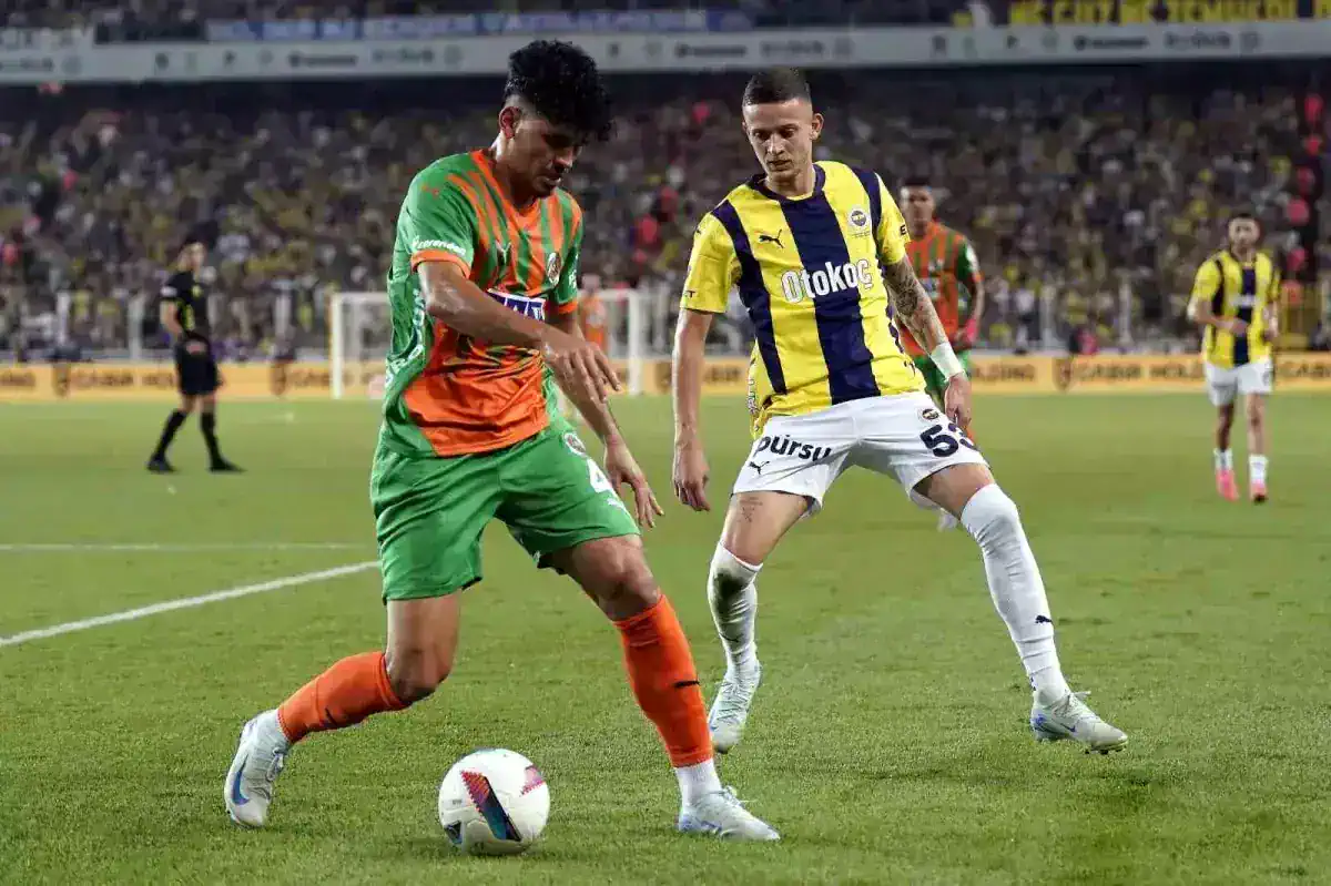 fenerbahce-erteleme-macinda-alanyaspor-u-konu-19052284_amp.jpg