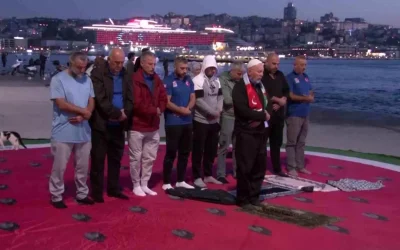 Zeytinburnu Yüzme Spor Kulübü’nden Gazze’ye Yardım Yüzmesi