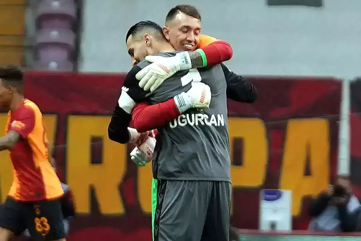 muslera-dan-ugurcan-cakir-a-mesaj-19030754_3202_amp.jpg