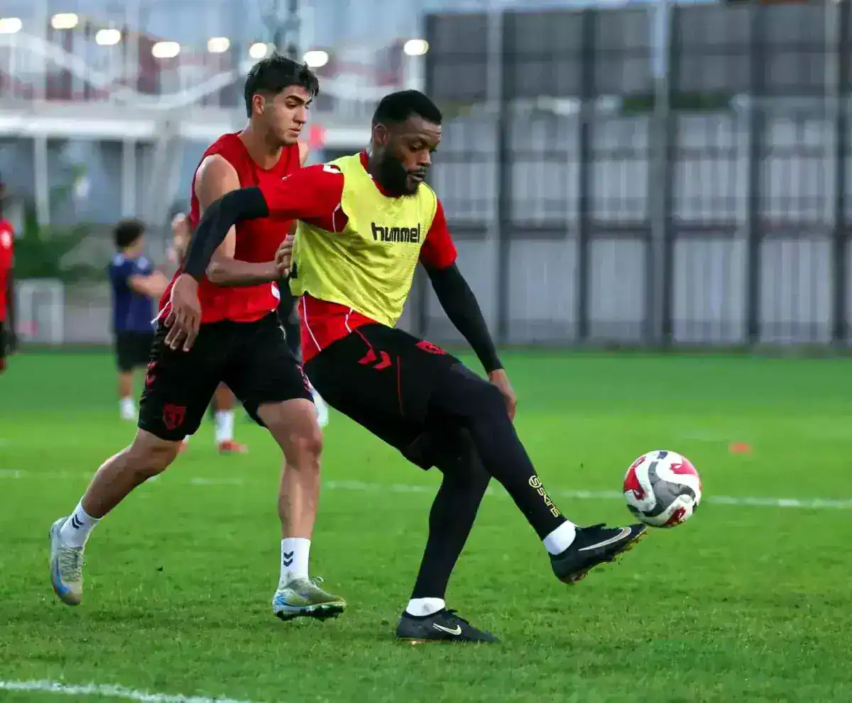 samsunspor-un-konferans-ligi-kadrosu-belli-ol-19012108_amp.jpg