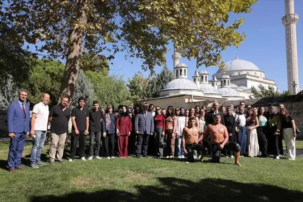 tu-ye-yeni-baslayan-ogrencilere-kirkpinar-yag-19080484_amp.jpg