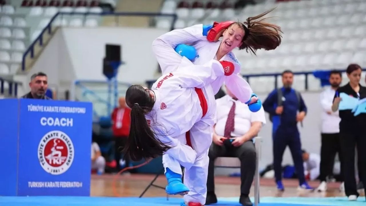 Elazığ'da Gençler Arası Karate Şampiyonası Başladı