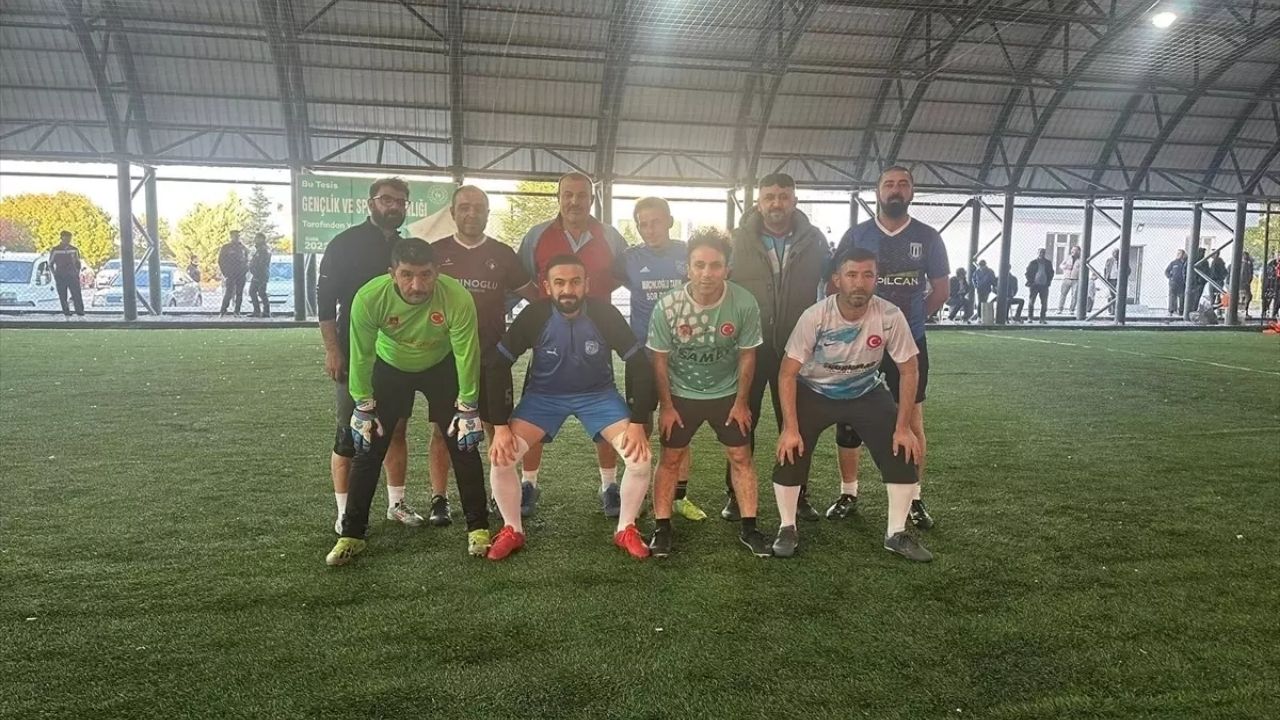Eskil Belediyesi'nin Veteranlar Futbol Turnuvası Tamamlandı