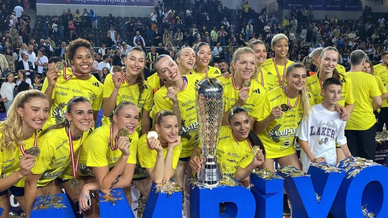 Fenerbahçe Şampiyonlar Kupası'nı Aldı