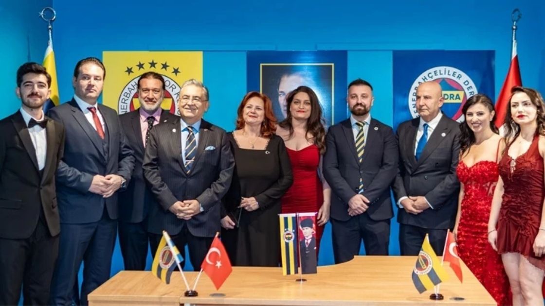 Fenerbahçeliler Derneği Cumhuriyet Bayramı'nı Coşkuyla Kutladı