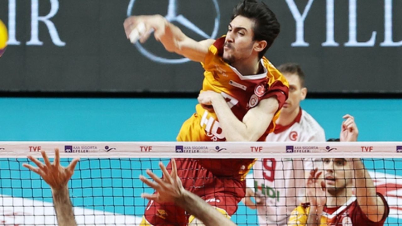 Halkbank, Galatasaray'ı 3-0 yenerek galibiyetini aldı.