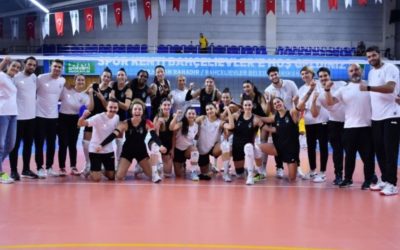 VakıfBank, Zeren Spor’u 3-1 yenerek sezonu galibiyetle açtı