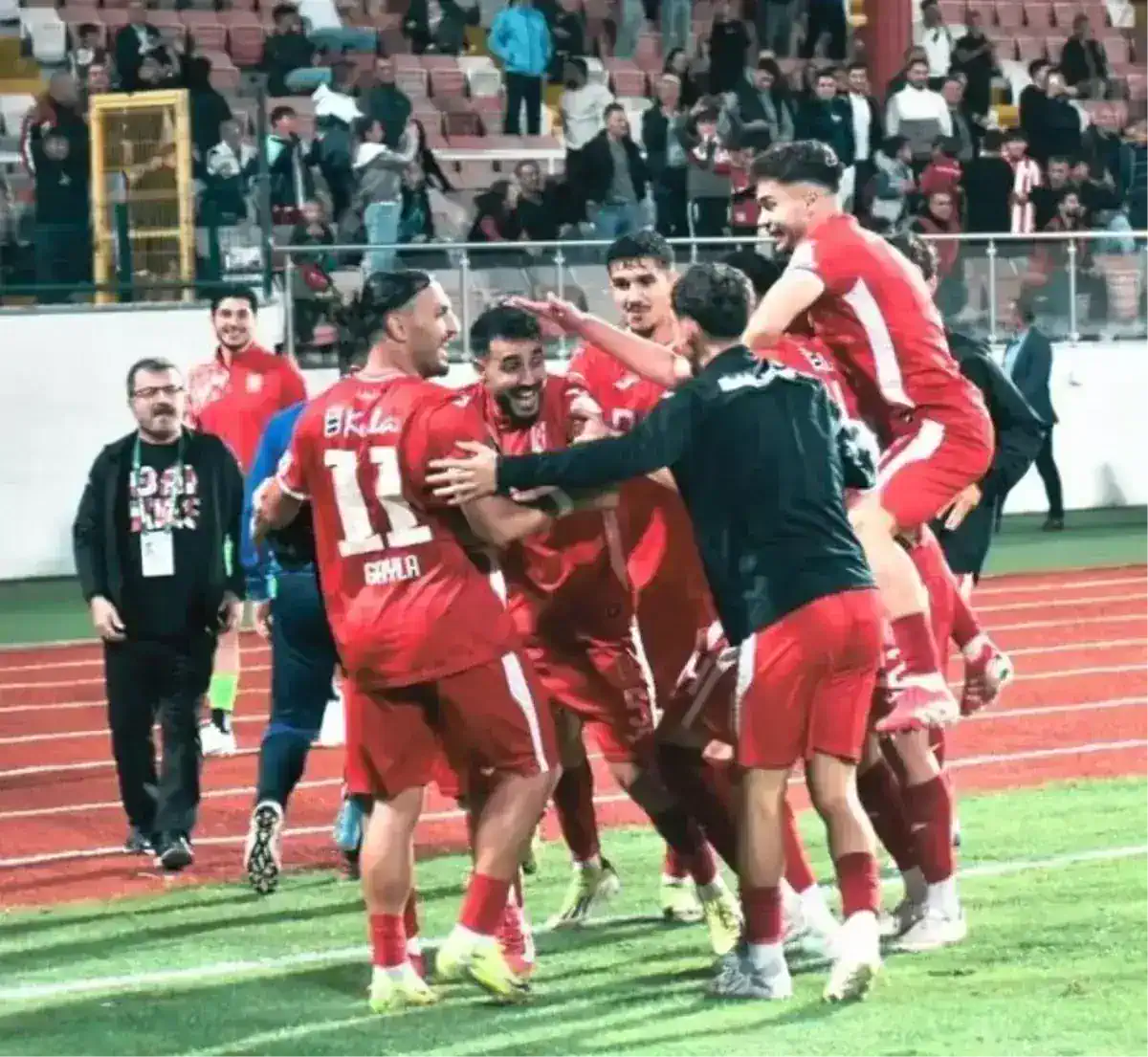 balikesirspor-afyon-a-patladi-19120018_amp.jpg