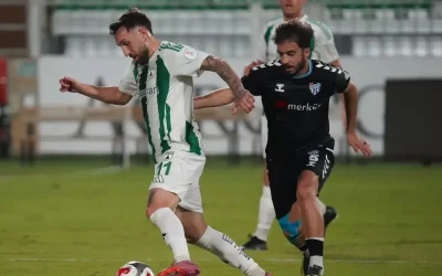 Muğlaspor, Erbaaspor’u 2-1 mağlup ederek zirveye yükseldi.
