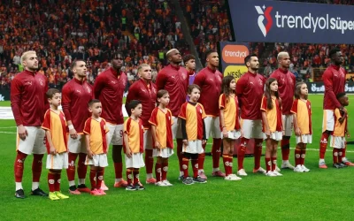 Galatasaray’ı derbide büyük şok! Bel kemiği sakatlandı.