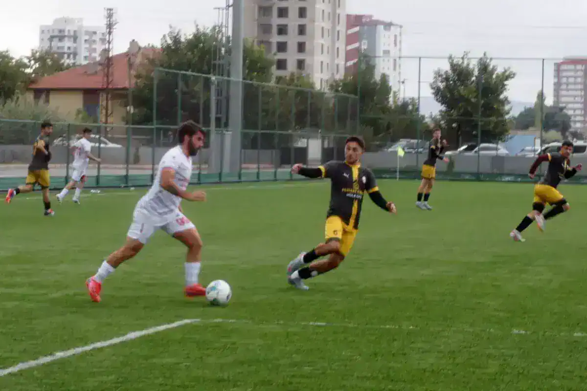 kayseri-de-7-3-luk-cilgin-mac-19144268_757_amp.jpg