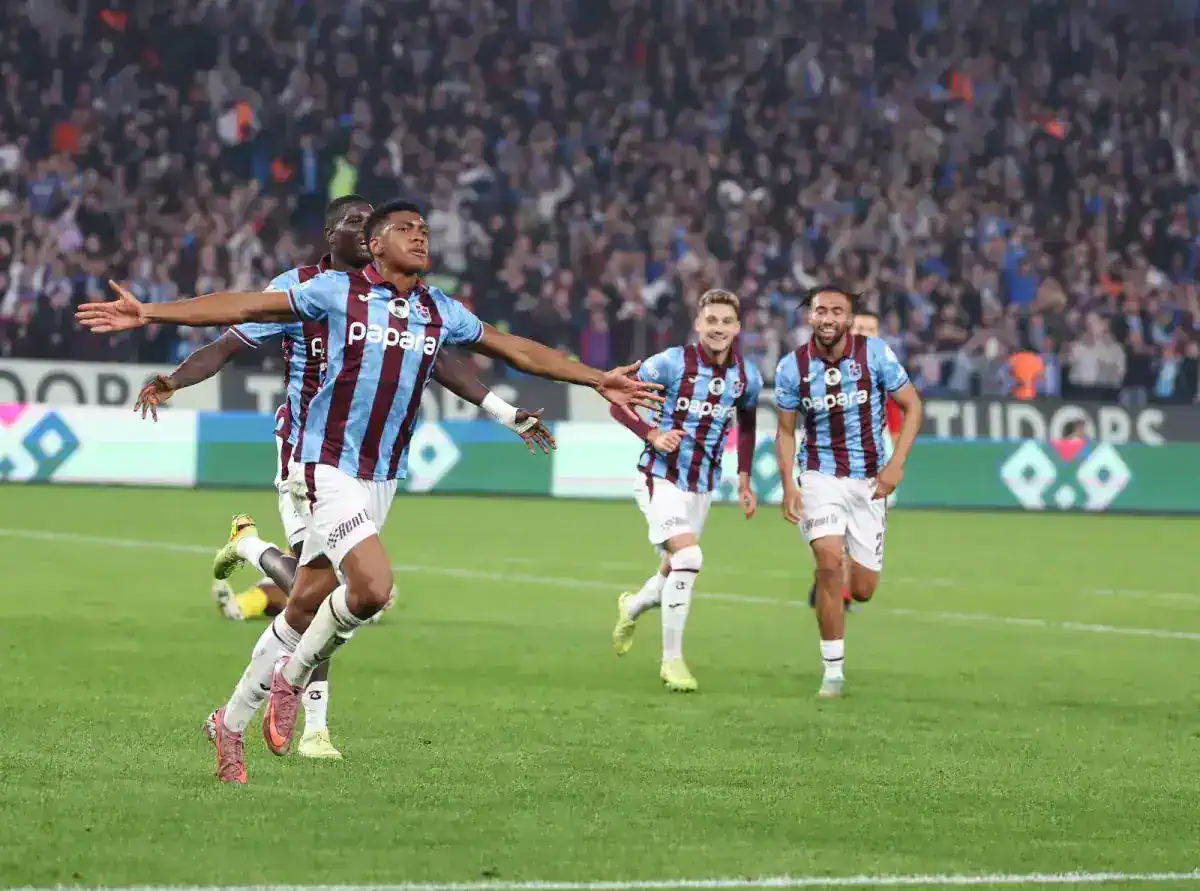 trabzonspor-un-gozu-zirvede-4x4-luk-firtina-19187039_amp.jpg