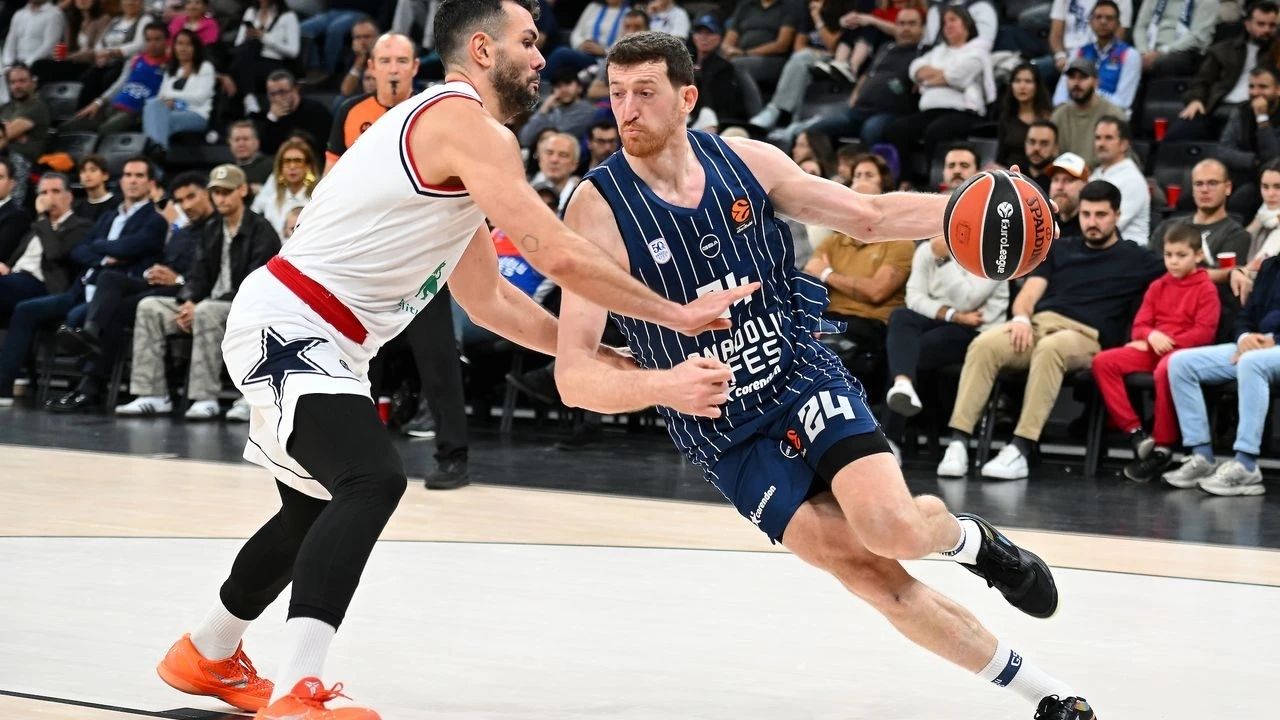 Anadolu Efes, EuroLeague'de Milan'a Yenildi
