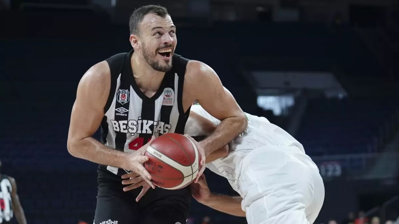Beşiktaş GAİN, Buducnost VOLI'yi Deplasmanda Devirdi!